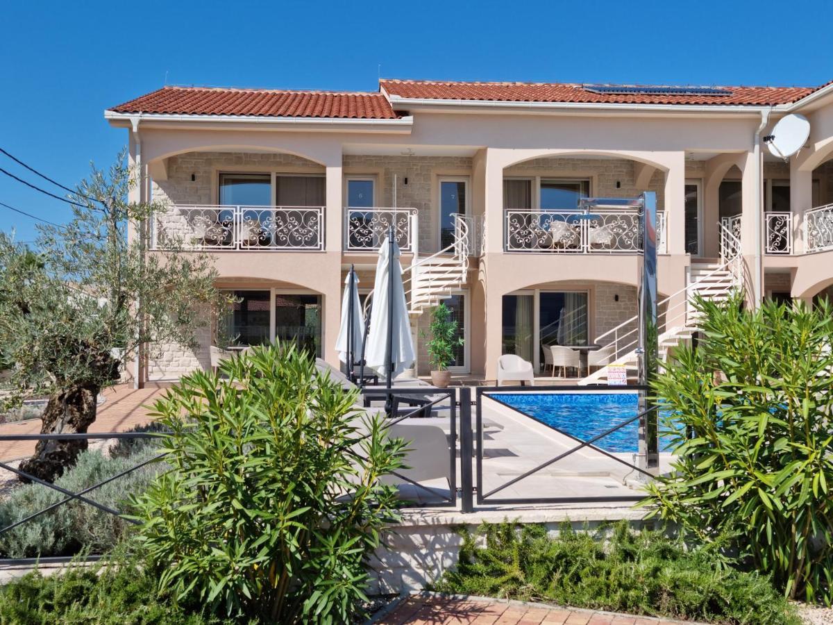 Luka Appartement *